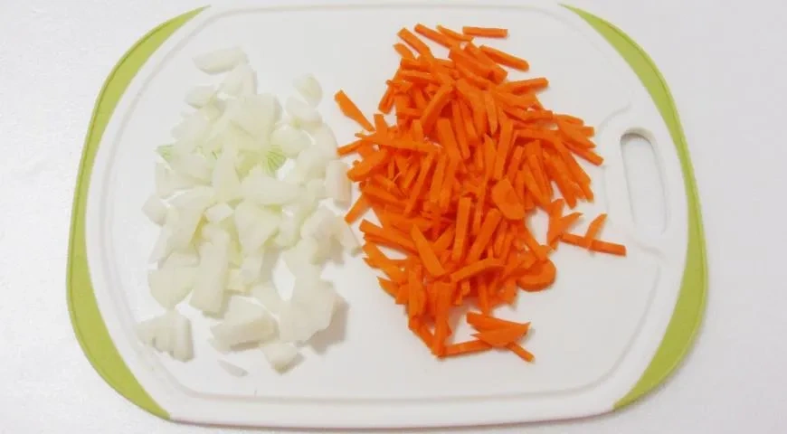 Щи с копчеными ребрышками: шаг 1