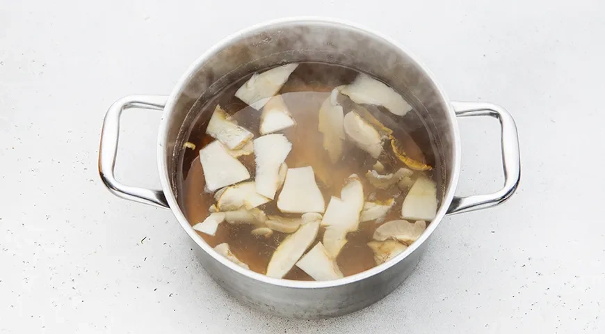 Щи монастырские с грибами: шаг 1