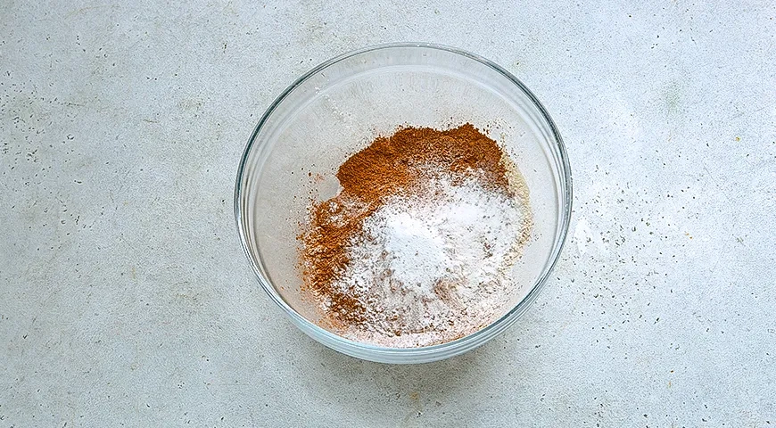 Шоколадное полено с фундуком: шаг 1