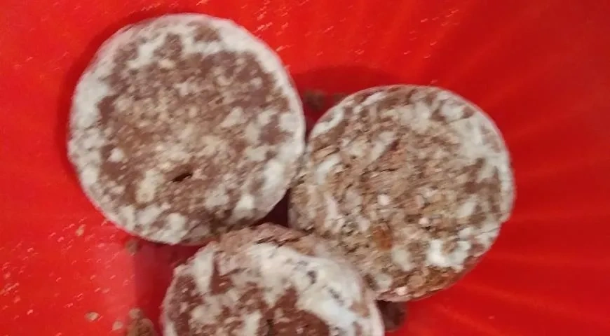 Шоколадные "шарики" с вишнёвым джемом Махеевъ к 14 февраля: шаг 1