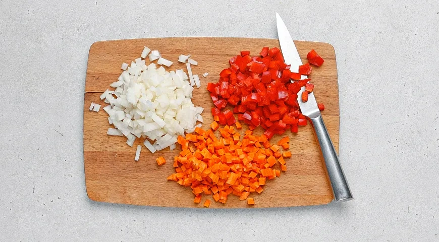 Сливочно-томатный суп с фрикадельками: шаг 1