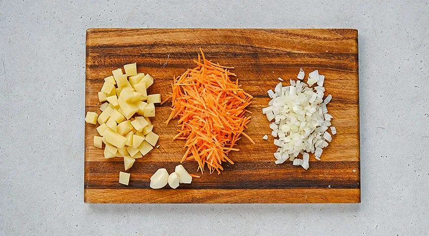 Сливочный суп с брокколи и картошкой: шаг 1