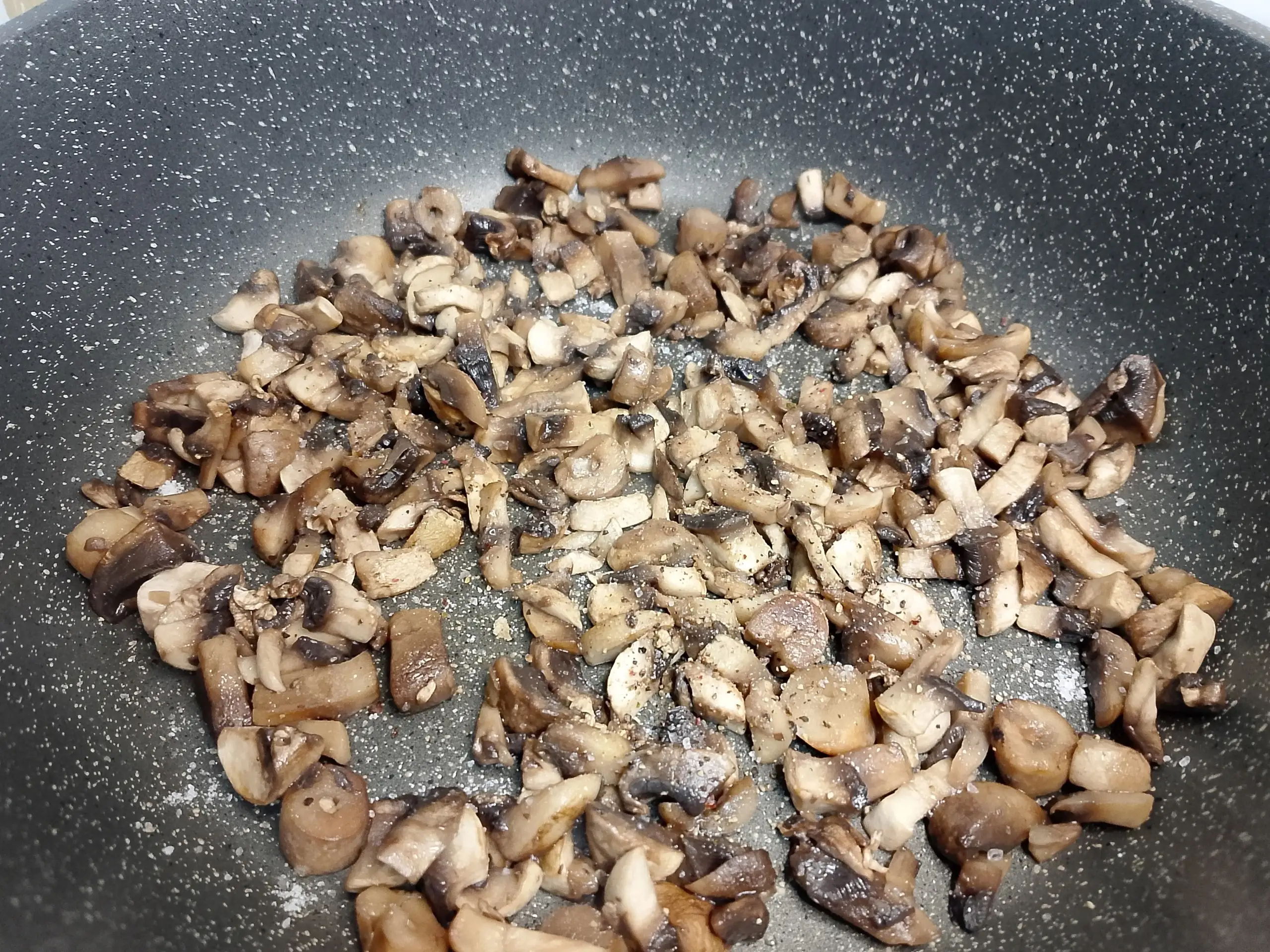 Шаг 1: Слойка с грибами и сыром