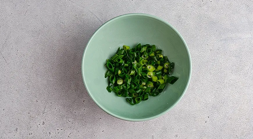 Сметанно-майонезный соус с хреном: шаг 1