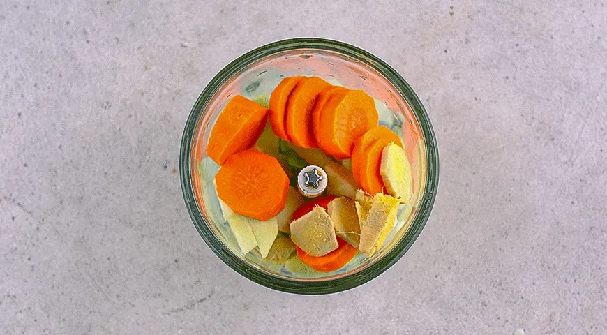 Смузи из моркови, яблока и апельсина: шаг 1