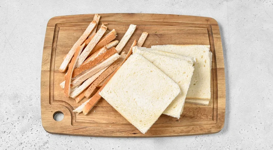 Сосиски в тостовом хлебе: шаг 1