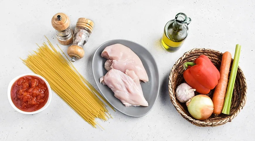 Спагетти по-домашнему с курицей и овощами в соусе: шаг 1
