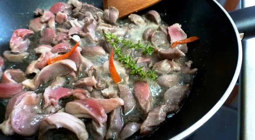 Спринг-роллы с авокадо и желудочками индейки: шаг 1