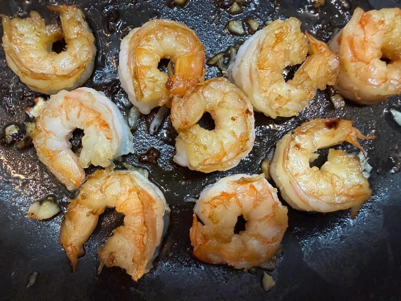 Спринг роллы с креветками, авокадо и гранатом: шаг 1