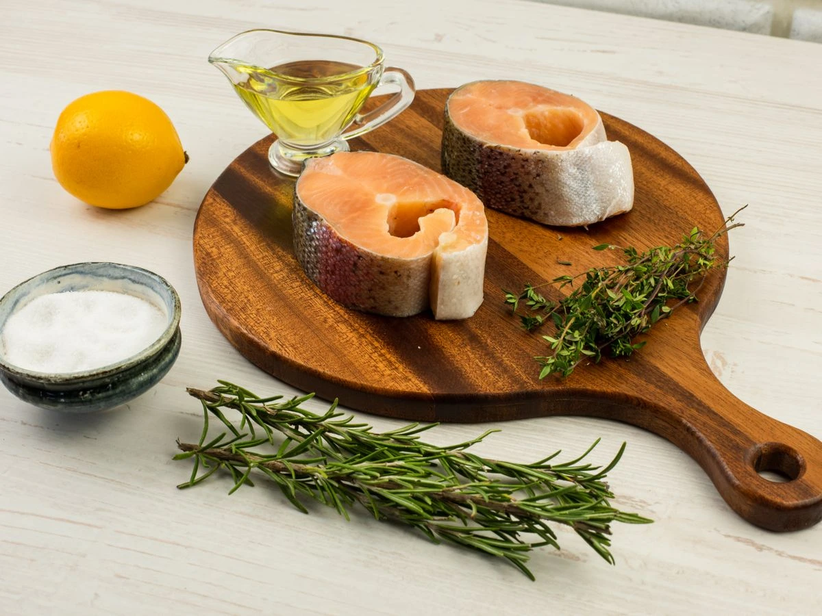 Шаг 1: Стейк из лосося с апельсином и травами