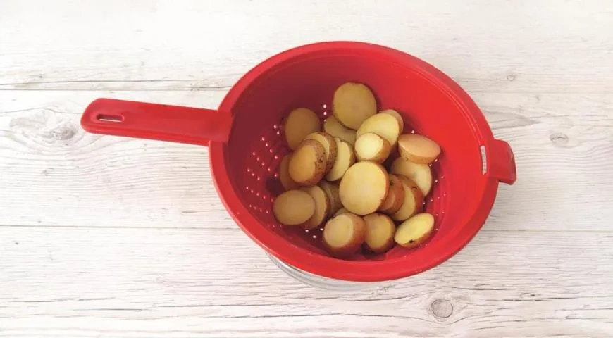 Судак с картофелем и пореем: шаг 1