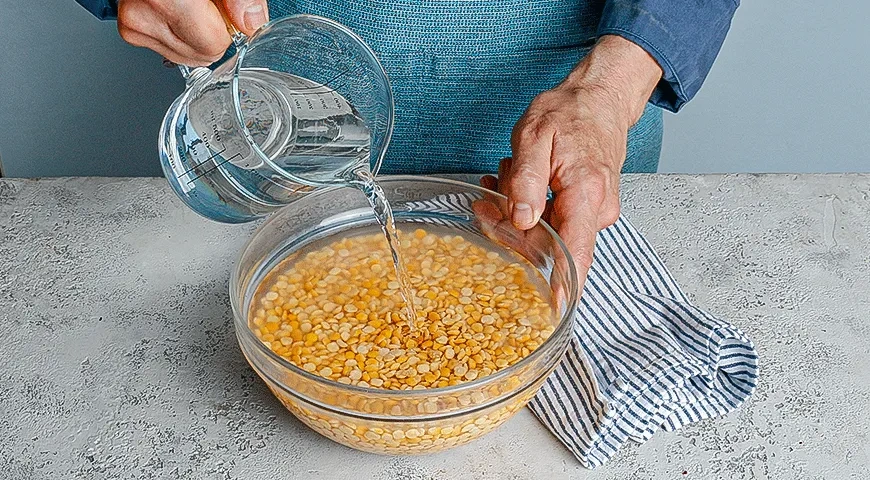 Суп гороховый с копченостями классический: шаг 1