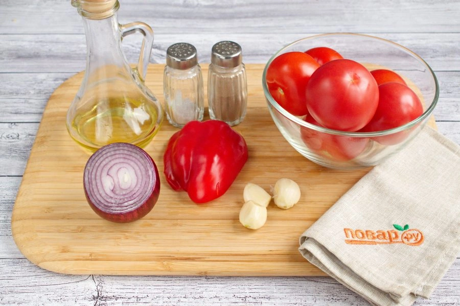 Шаг 1: Суп из жар енных с чесноком томат о в