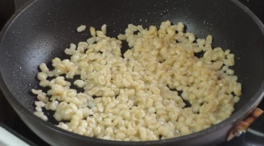 Суп-пюре из цуккини и жареной перловки: шаг 1