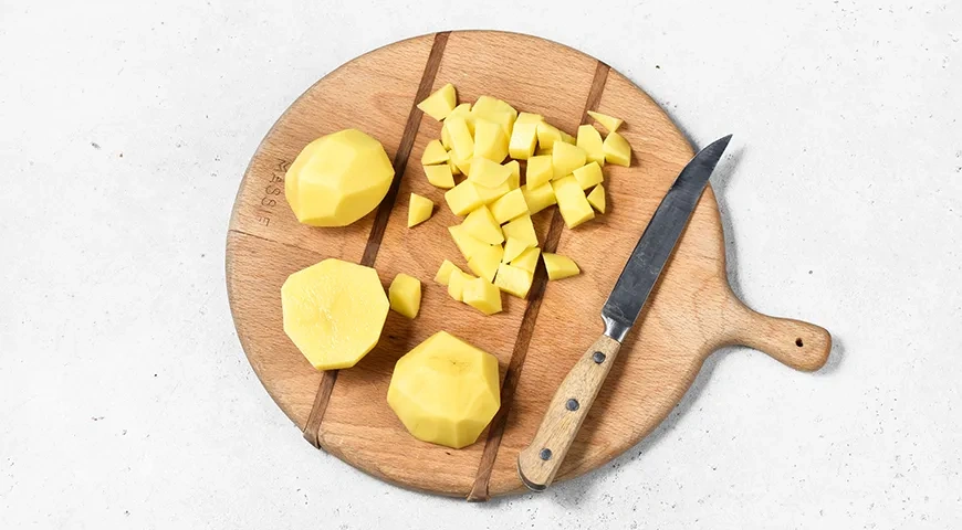 Суп с сосисками, вермишелью и плавленым сыром: шаг 1