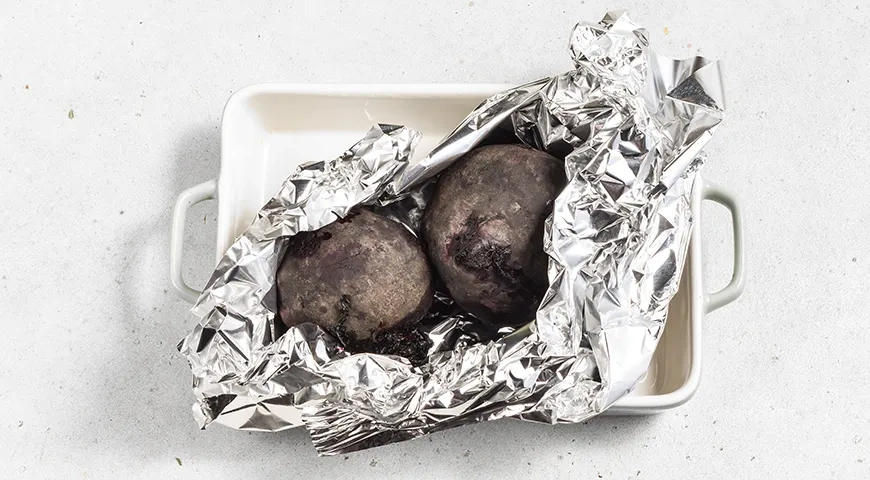 Свекольный рулет с сельдью и творожным сыром: шаг 1