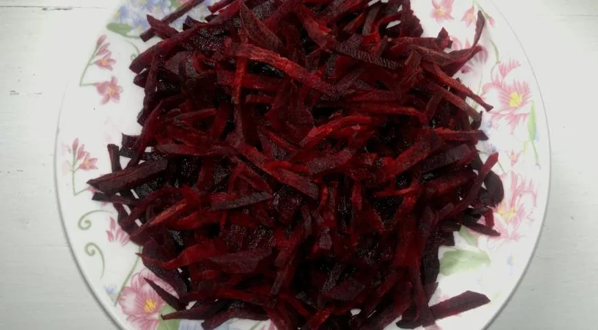 Свекольный суп с щавелем: шаг 1