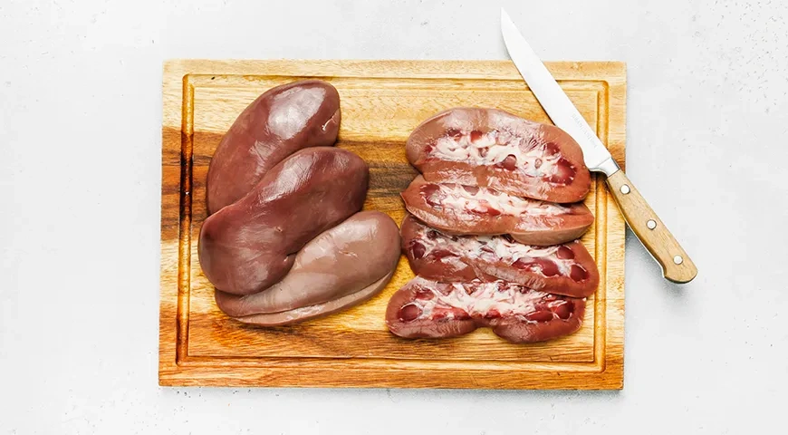 Свиные почки, тушенные в сметане: шаг 1