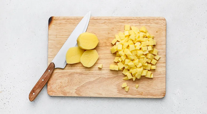 Сырный суп с охотничьими колбасками: шаг 1