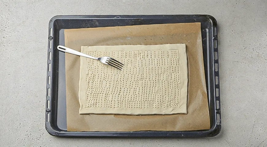 Тарт с творожным сыром, колбасой и оливками: шаг 1