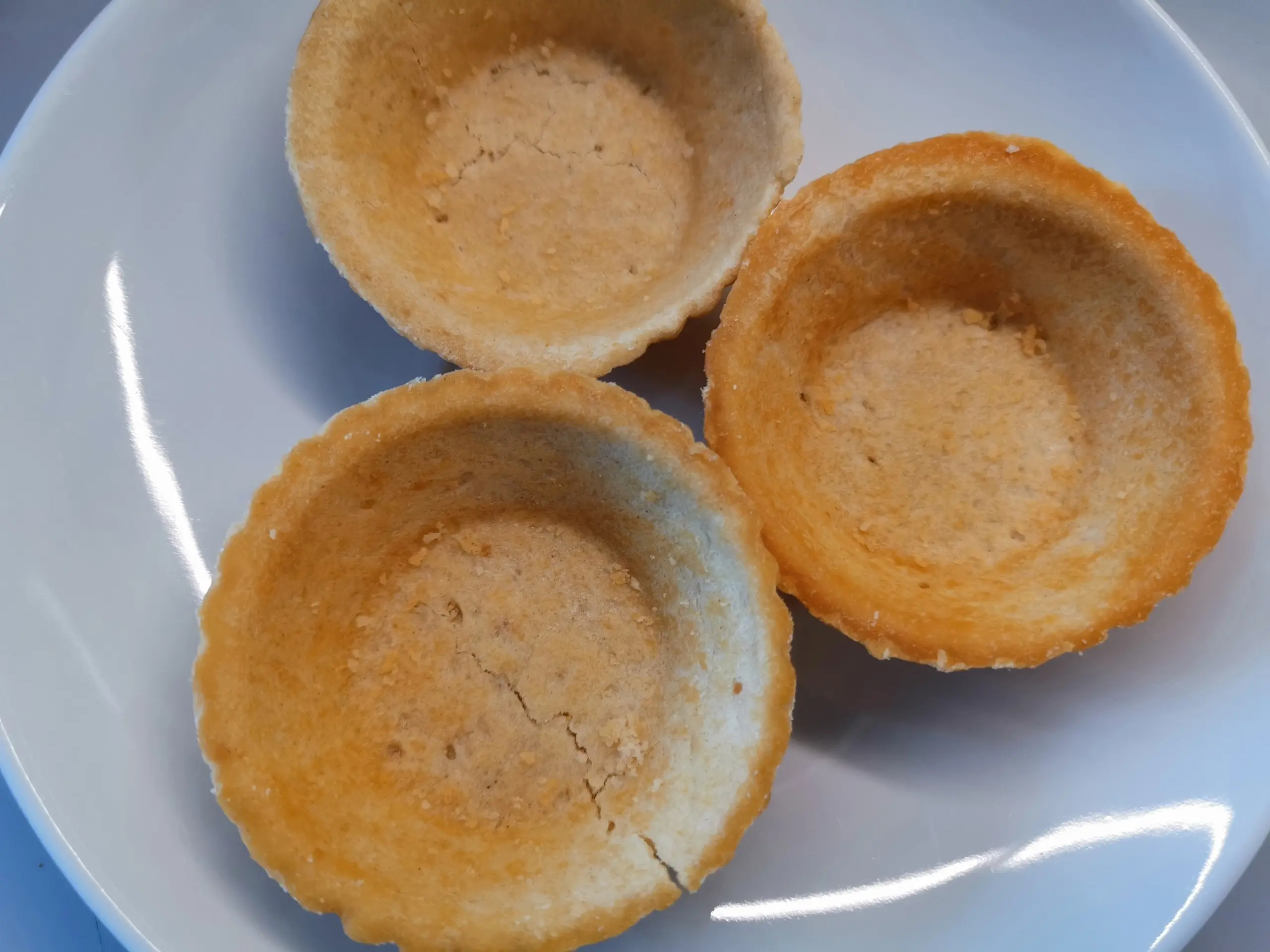 Шаг 1: Тарталетки с красной рыбой