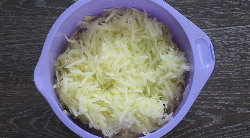 Торт из кабачков с сыром и помидорами: шаг 1