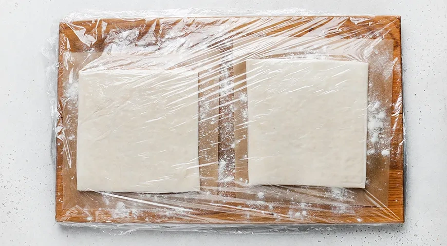 Торт «Наполеон» из слоеного дрожжевого теста: шаг 1