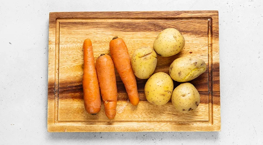 Торт «Оливье»: шаг 1