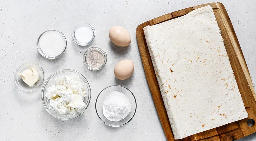 Трубочки с творогом из лаваша в духовке: шаг 1