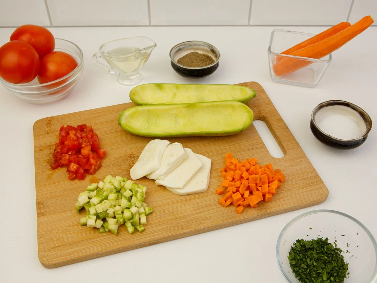 Шаг 1: Цукини запеченые с томатами и зеленью