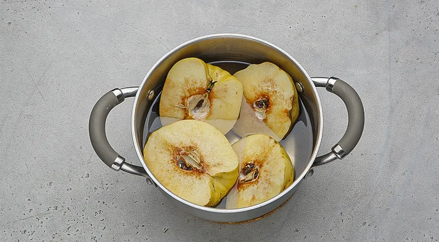 Турецкий десерт из айвы с орехами и каймаком: шаг 1