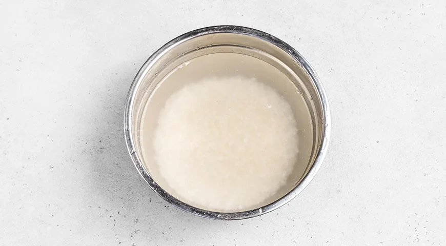 Тушеная капуста с рисом и тушенкой: шаг 1