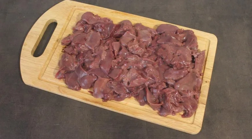 Тушеная печень с томатной пастой: шаг 1