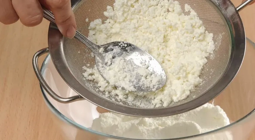 Творожная пасха с маскарпоне: шаг 1