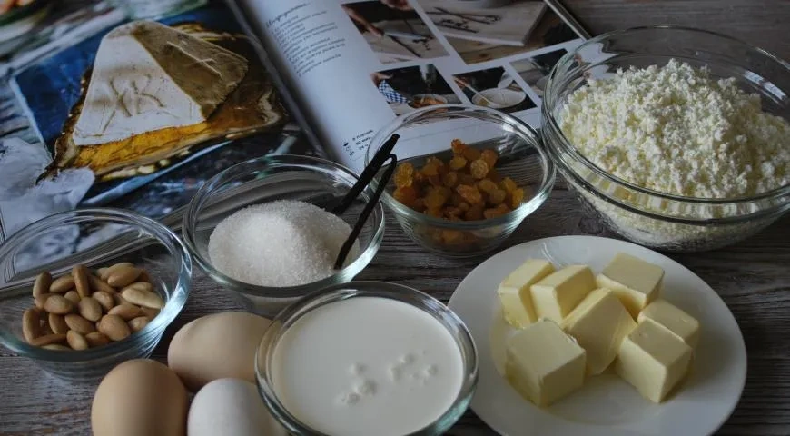 Творожная пасха с заварным кремом, миндалем и изюмом: шаг 1