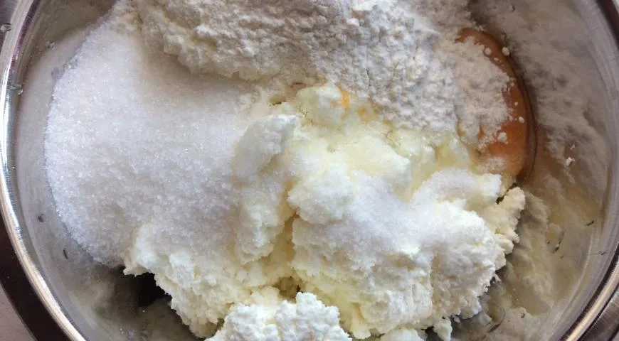 Простая творожная запеканка: шаг 1