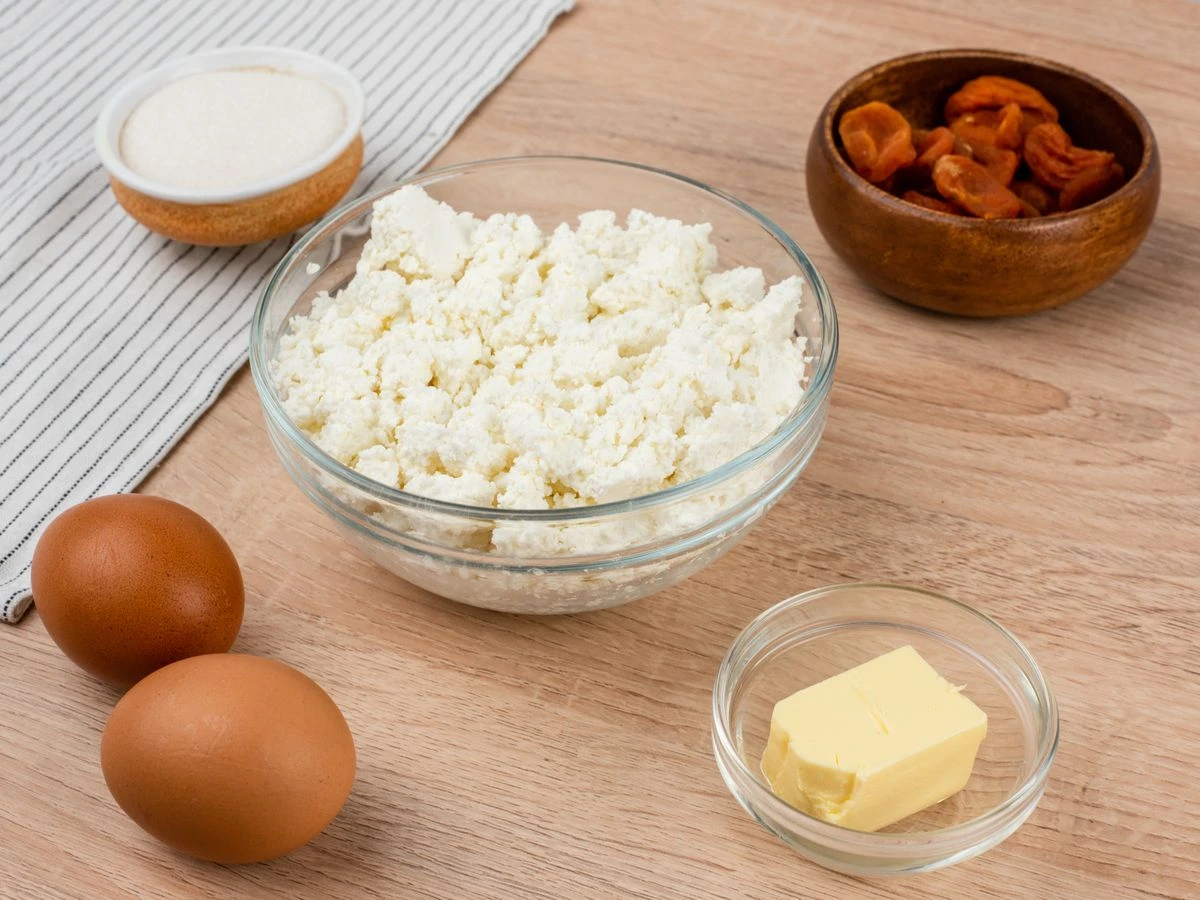 Шаг 1: Творожная запеканка с курагой