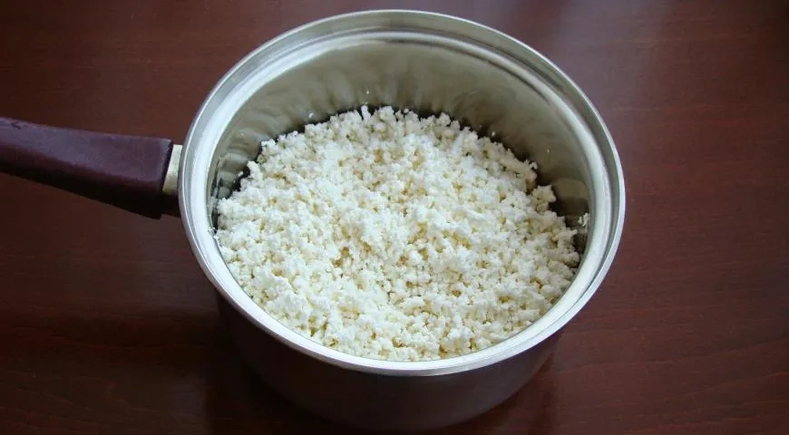 Творожная заварная пасха с малиной: шаг 1