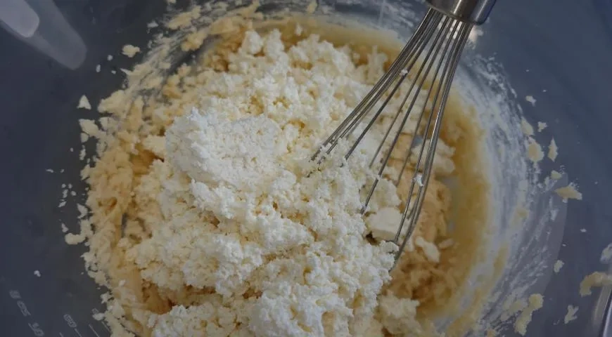 Творожно-яблочный пирог: шаг 1