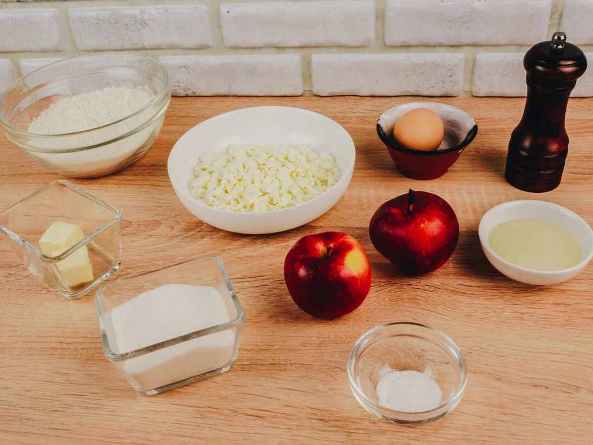 Шаг 1: Творожные пирожки с яблоками