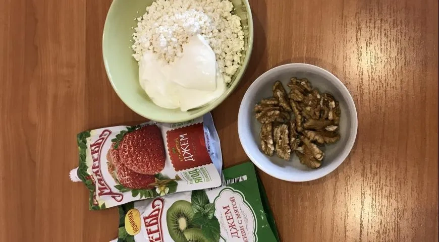 Творожный десерт с джемом Махеевъ к 8 марта: шаг 1