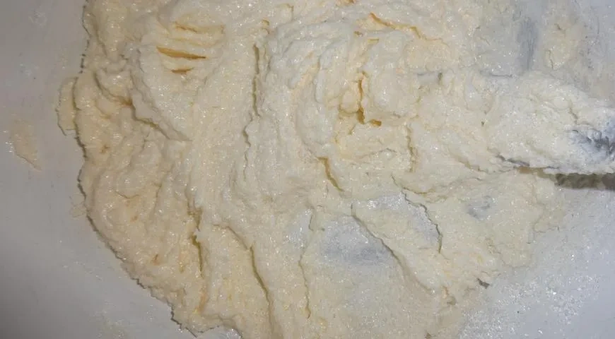 Творожный пирог с черешней и абрикосами: шаг 1