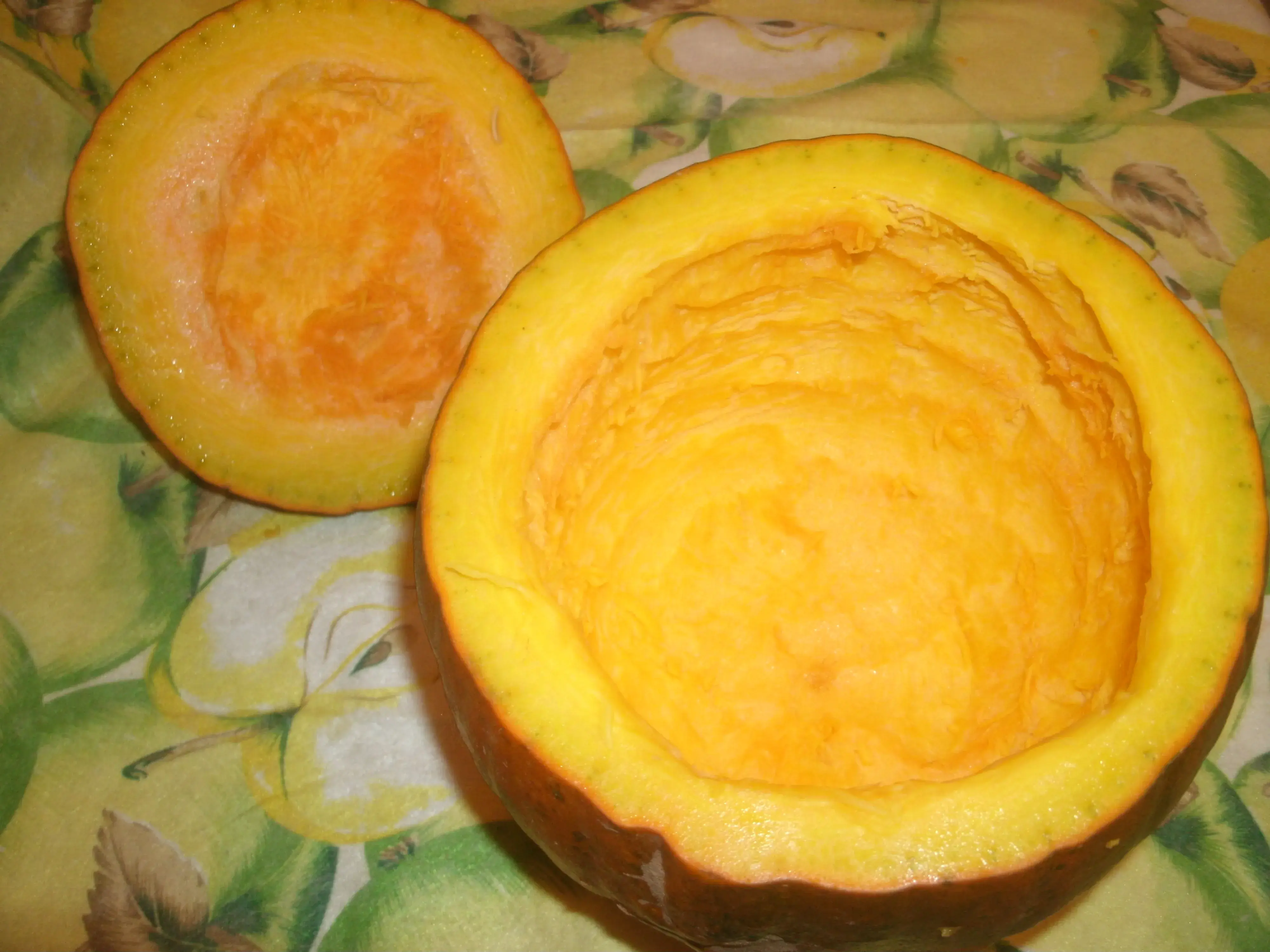 Тыква, фаршированная рисом с курицей и грибами: шаг 1