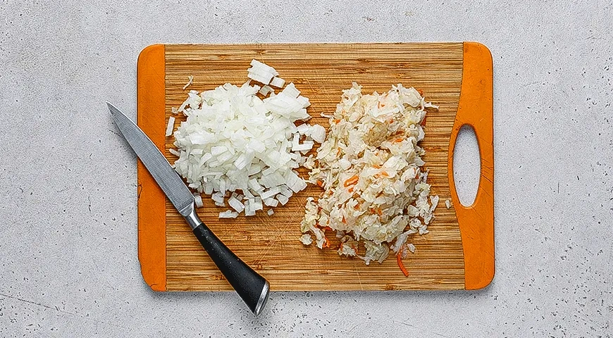 Вареники с квашеной капустой: шаг 1