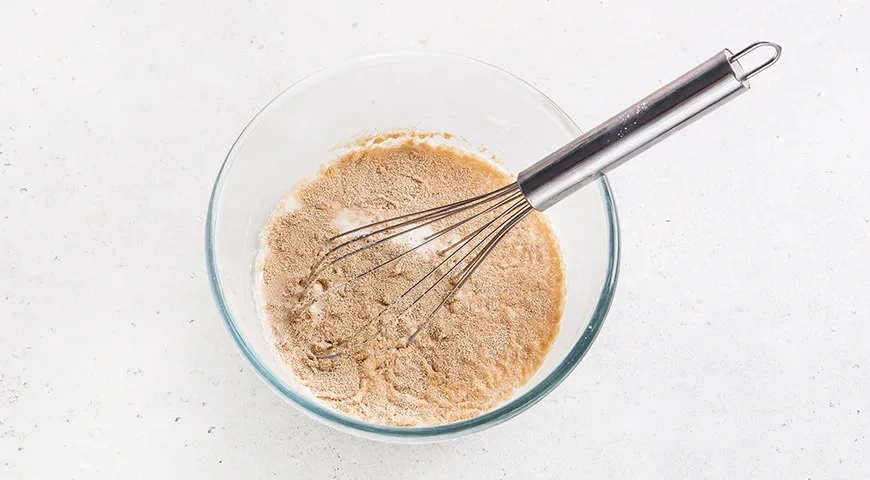 Ватрушки с повидлом: шаг 1