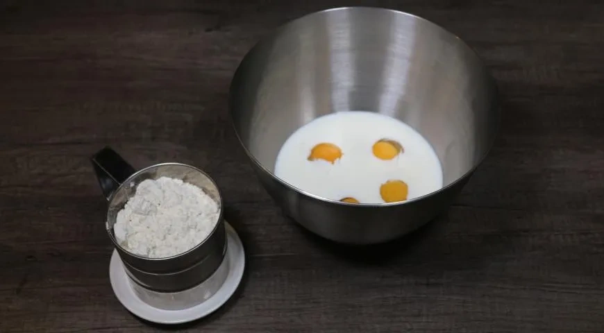 Венские вафли без сливочного масла в вафельнице: шаг 1