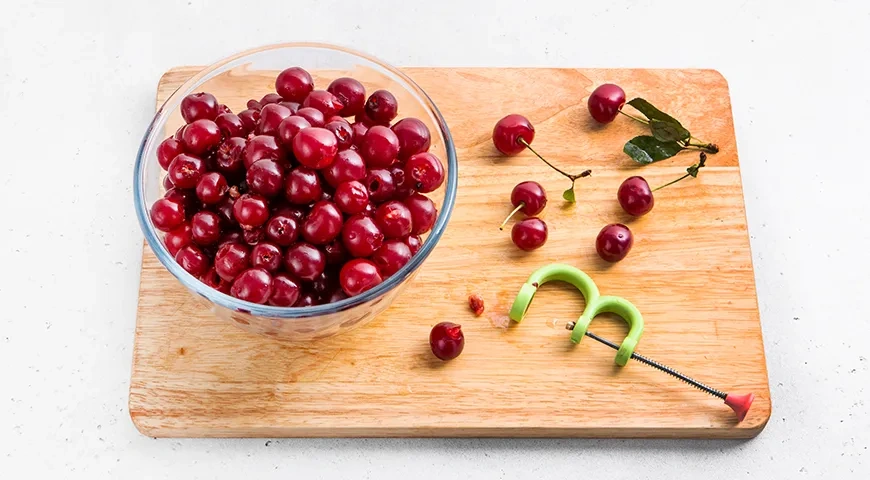 Вишневое варенье на агар-агаре: шаг 1