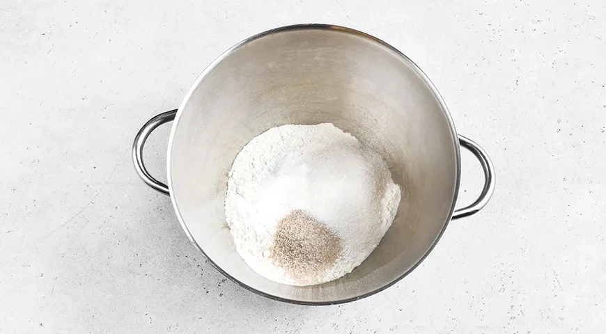 Яблочный пирог по-немецки с орехами: шаг 1