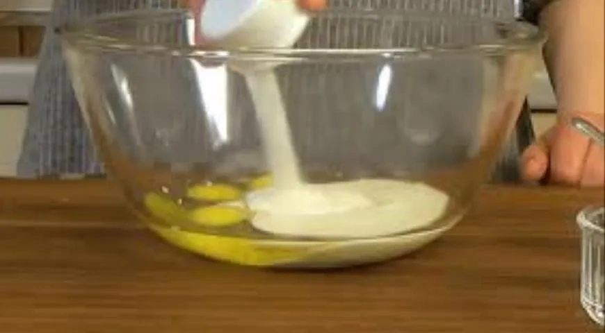 Яблочный пирог с малиной, кардамоном и миндалем: шаг 1