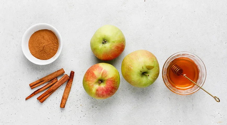 Яблоки с медом в духовке: шаг 1